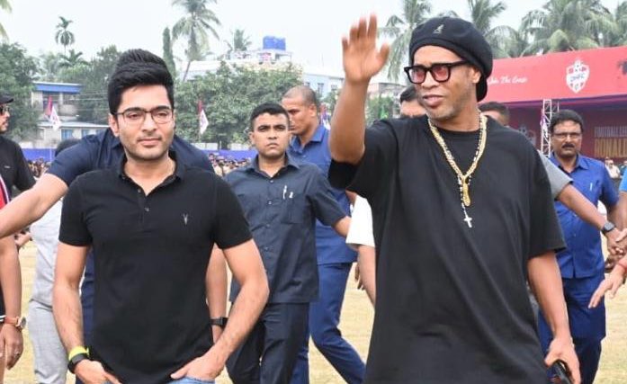 We extend a warm welcome to the Brazilian football icon Ronaldinho! 

Today, Nat'l GS Shri <a href="/abhishekaitc/">Abhishek Banerjee</a>, along with the legendary footballer, met with the participants at Bata Stadium and boosted their morale. 

With great enthusiasm, the crowd filled the stadium with cheers &amp;