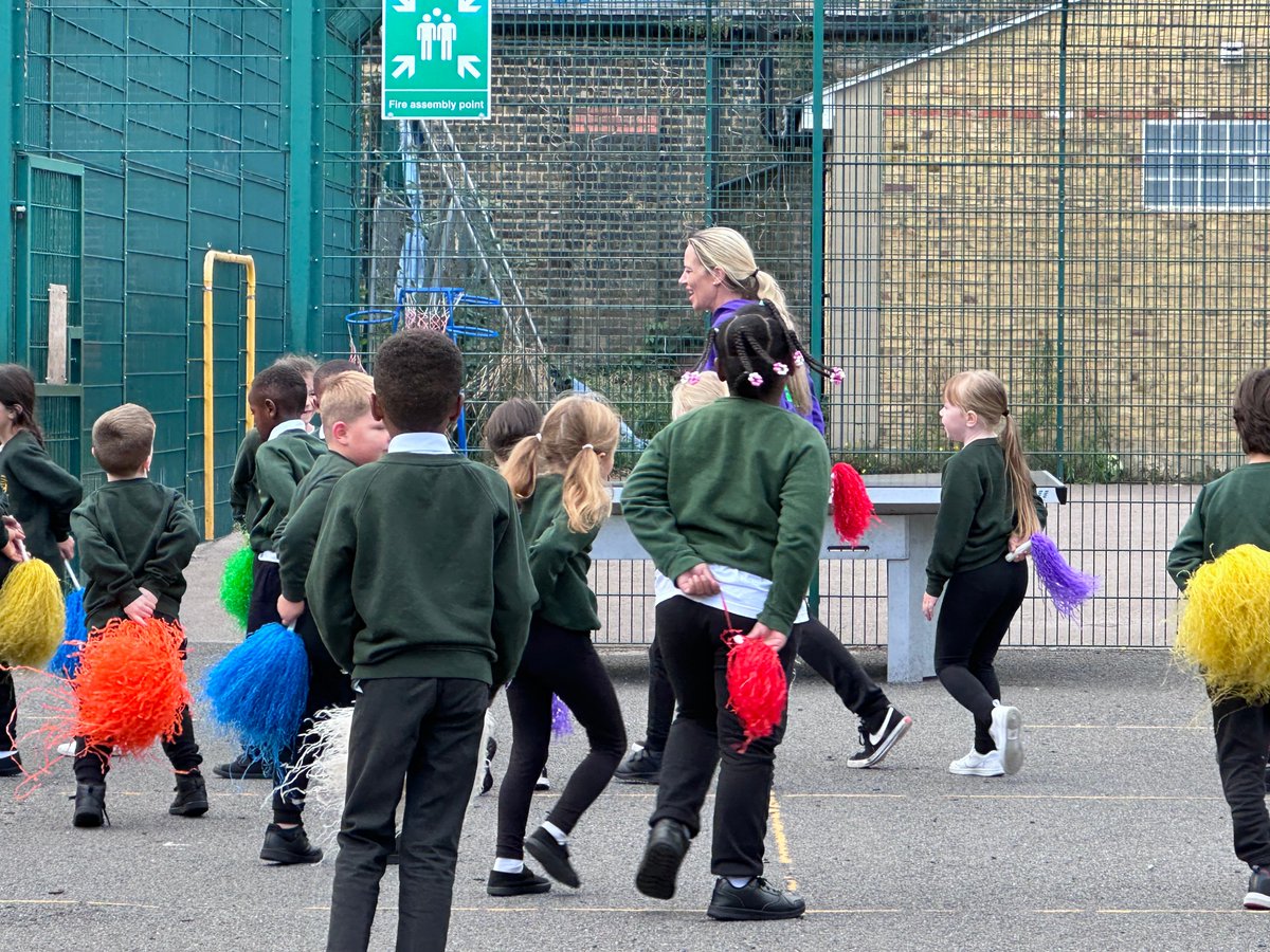 StJosephsSE10's tweet photo. Year 2 enjoying a PE lesson with Loopy Lou.  #funandgames #PELesson #exercise https://t.co/c9xMBbk6T7