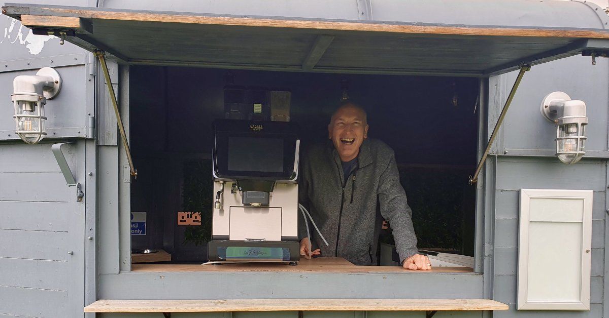 livewellvending's tweet photo. This La Radiosa Coffee Machine is installed ready for the Halloween PYO Pumpkin at Delamere Farm Shop, in Northwich. It will even serve hot chocolate, especially popular for the kids! Happy customers and extra revenue for the farm. More info on La Radiosa https://t.co/cQQaRBsZg3 https://t.co/sBJKhA79gb