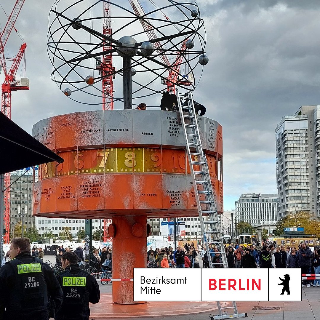 BA_Mitte_Berlin's tweet photo. Die #Weltzeituhr auf dem #Alexanderplatz wurde heute mit Farbe beschmiert. Die Reinigung des Kulturdenkmals haben wir beauftragt. Anzeige ist raus! https://t.co/BBFyBah0cw