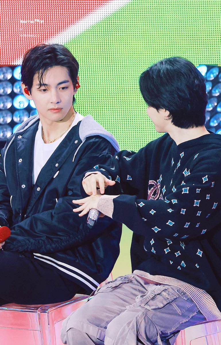 231014
😳
#BTS⁠⁠ #방탄소년단 
#JIMIN #지민 #V #뷔 #TAEHYUNG #태형 #구오즈 #95z 
<a href="/BTS_twt/">방탄소년단</a>