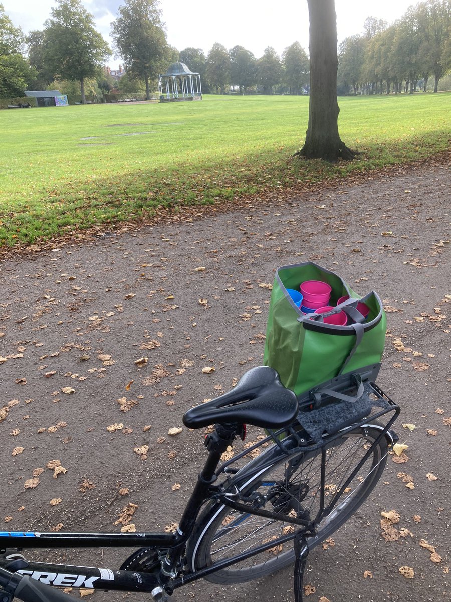shrewsburycup's tweet photo. Delivering more @shrewsburycup s &amp; lids to @stopcoffeeshop St Julian’s this morning &amp; getting a workout in the wind!!! #activetravel #zerowaste &amp; #savingcarbon https://t.co/kooKlwuHQe