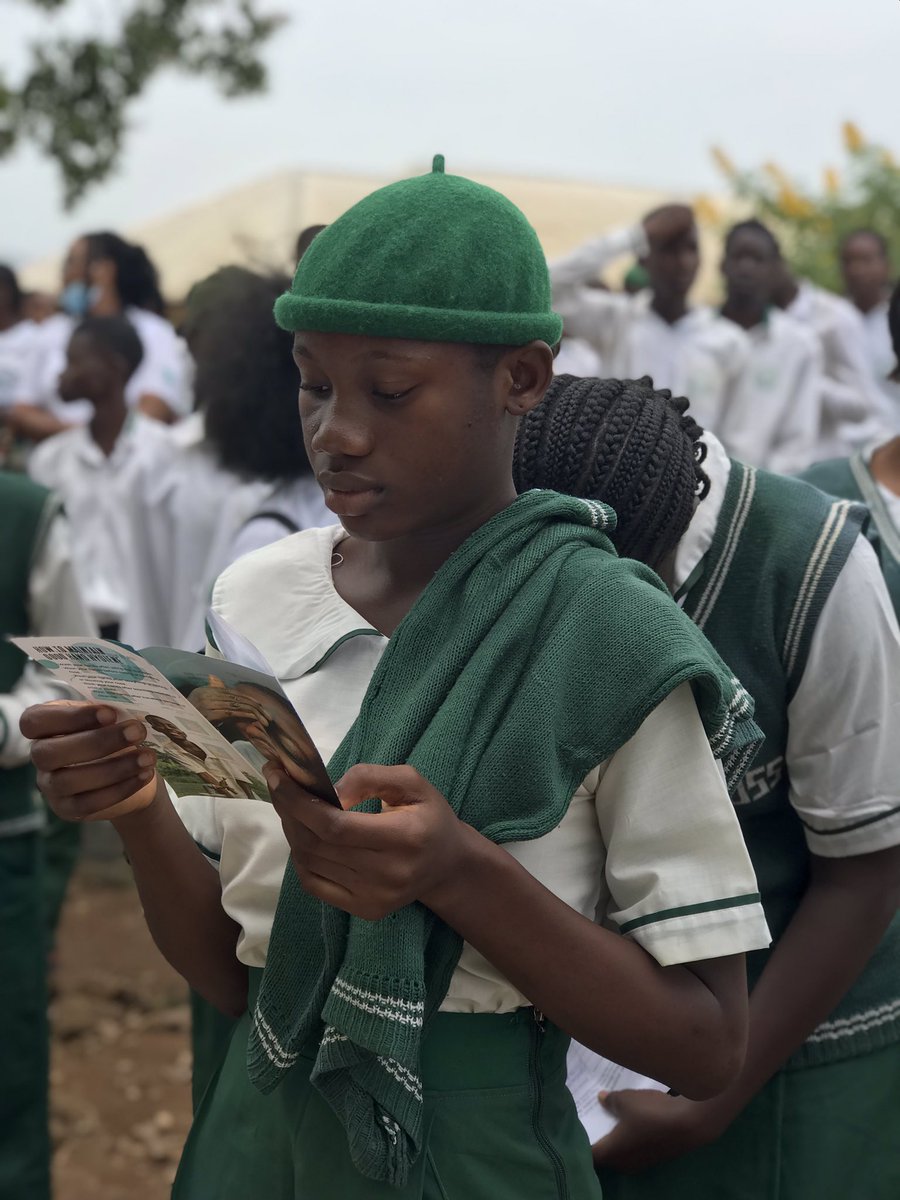 usavefoundation's tweet photo. Educating the Next Generation with @aygf___ : Students at Government Day Secondary School Bwari engrossed in leaflets about the importance of hand hygiene. 🌿👐
.
.
.
.
.
.
#HandHygieneMatters #Globalhandwashing https://t.co/GpAnIywmq0