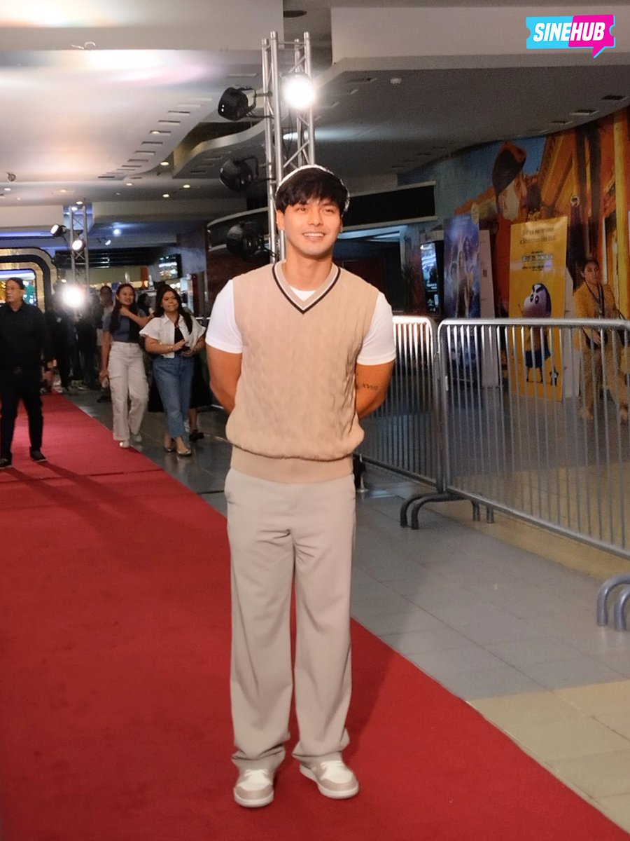 sinehubph's tweet photo. LOOK: Kristoffer Martin at the #FiveBreakupsAndARomance premiere night! ✨ #5BAARPremiere https://t.co/qXf9ivPM5R