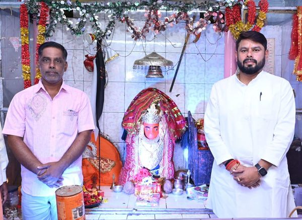 AshishChhabraCG's tweet photo. या देवी सर्वभूतेषु मातृरूपेण संस्थिता ।
नमस्तस्यै नमस्तस्यै नमस्तस्यै नमो नमः।।
शक्ति की अधिष्ठात्री देवी माँ भगवती की आराधना के पावन पर्व 'शारदीय नवरात्रि' के अवसर पर बेमेतरा विधानसभा क्षेत्र के ग्राम मावली में विराजमान माता मावली मंदिर में दर्शन पूजन करने का सुअवसर प्राप्त हुआ.. जगत जननी से सभी के कल्याण की कामना किया..
#बेमेतरा_विधानसभा