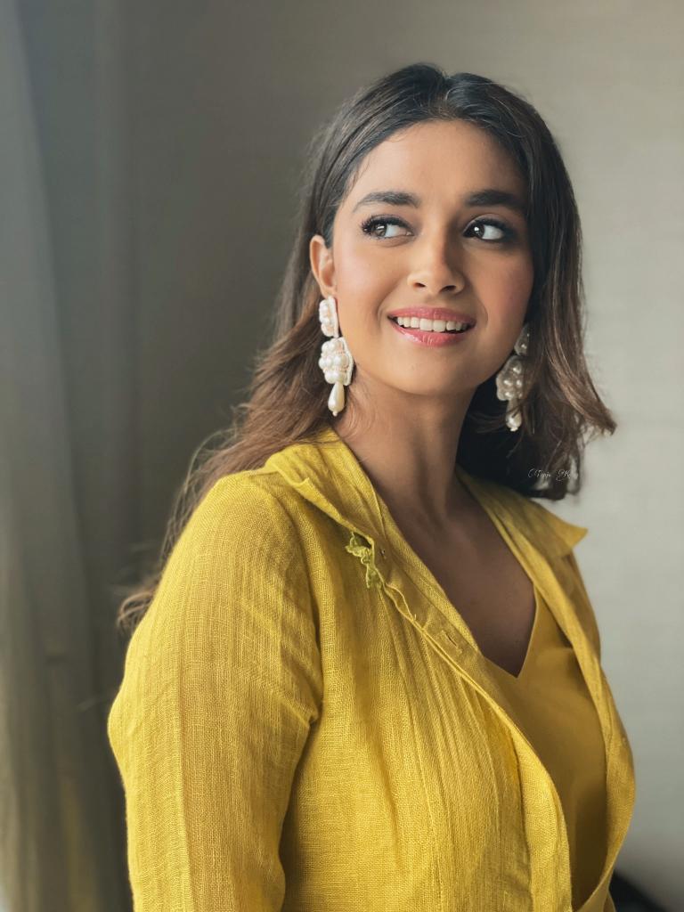 TrendsKeerthy's tweet photo. Even the stars disappear after seeing your smile because your smile is more beautiful than the stars ✨☺️

@KeerthyOfficial #KeerthySuresh #HBDKeerthySuresh https://t.co/5GmrTwmXBg