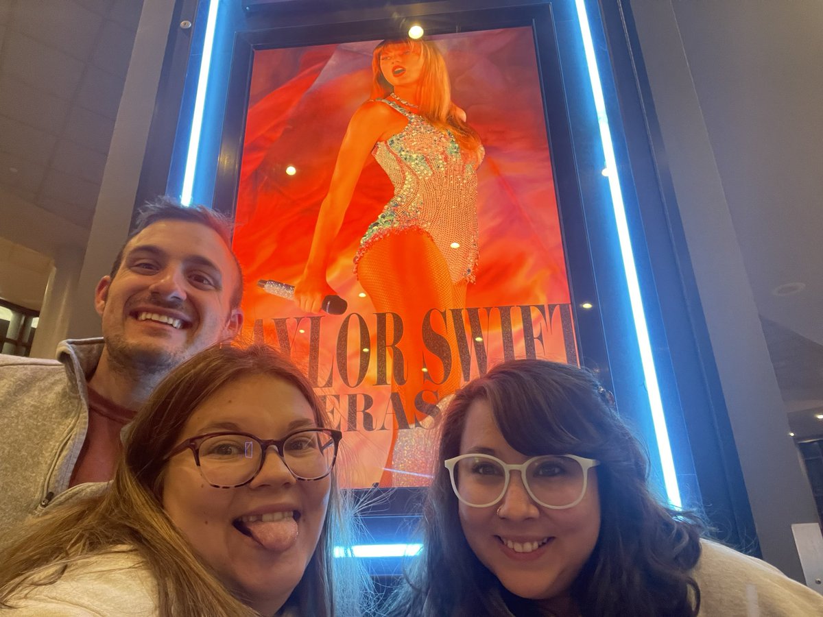 We love ourselves a movie night #TSTheErasTourFilm 💕💜