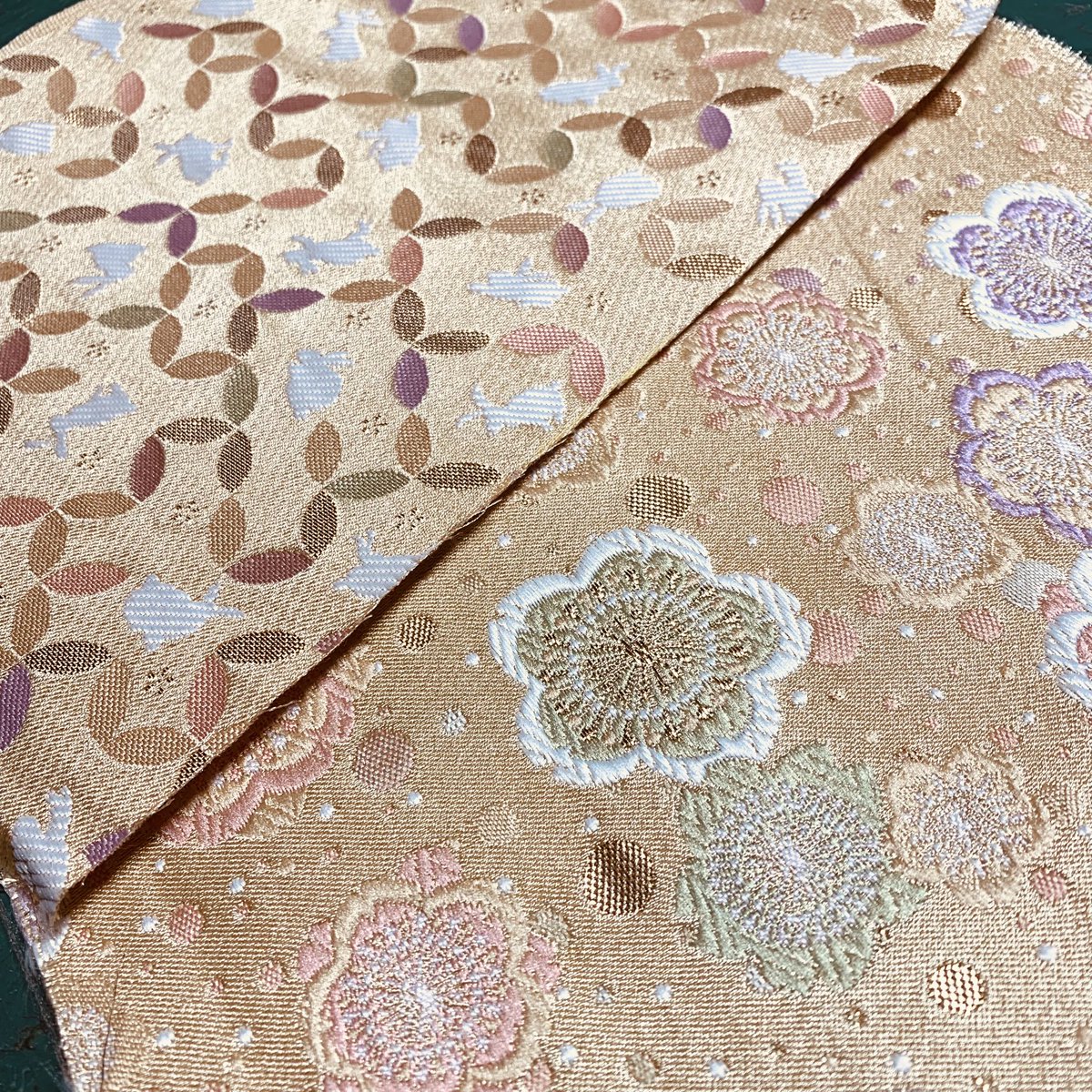 GoshuinOko's tweet image. New release teaser ✨ Pale and adorable pastel colors ❤️, featuring pale and adorable pastel colors, along with interlocking circles and rabbits on one side, and cherry blossoms combined with bubbly dotty patterns on the other side 🌸
#PastelColors
#RabbitDesign
#CherryBlossom