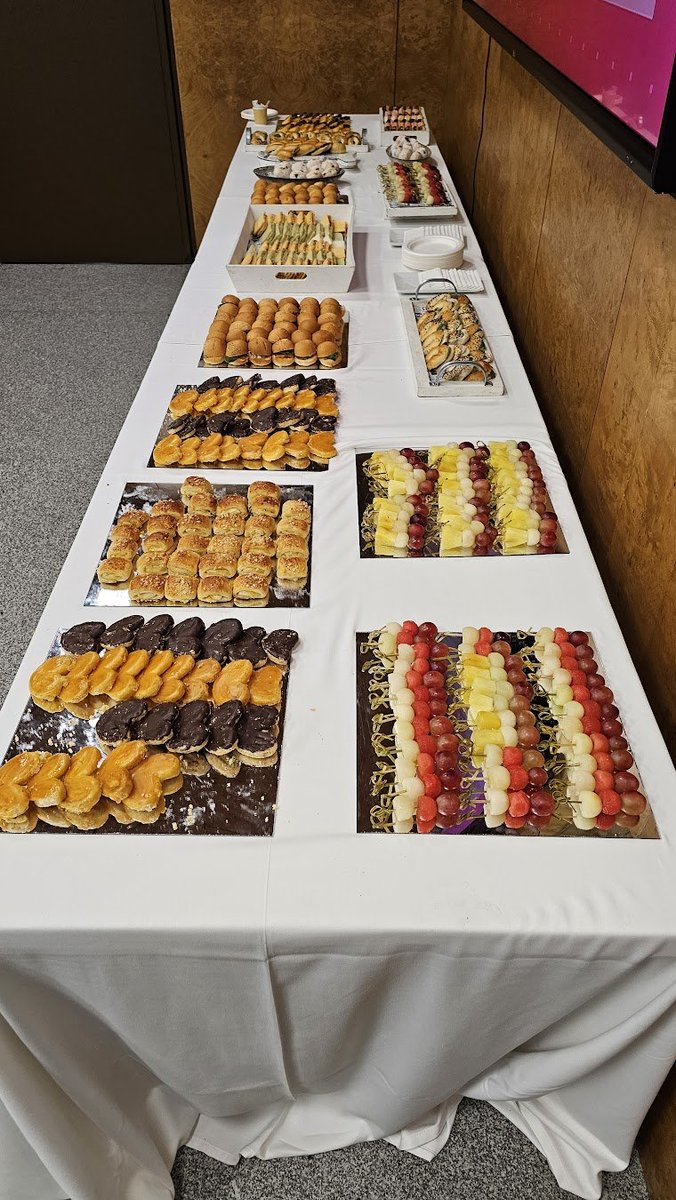 sai_penumuru's tweet photo. 🍔 Hungry for knowledge and delicious food @SPOUG_es is serving a delectable menu to fuel your day! From mouthwatering meals to energizing snacks. Come hungry, leave satisfied. 🍽️ #SPOUG23 #ConferenceFood #FuelForThought"
@osgacevedo @francescmaspuig @oracleugs @oracleace https://t.co/PJO7xehrfZ