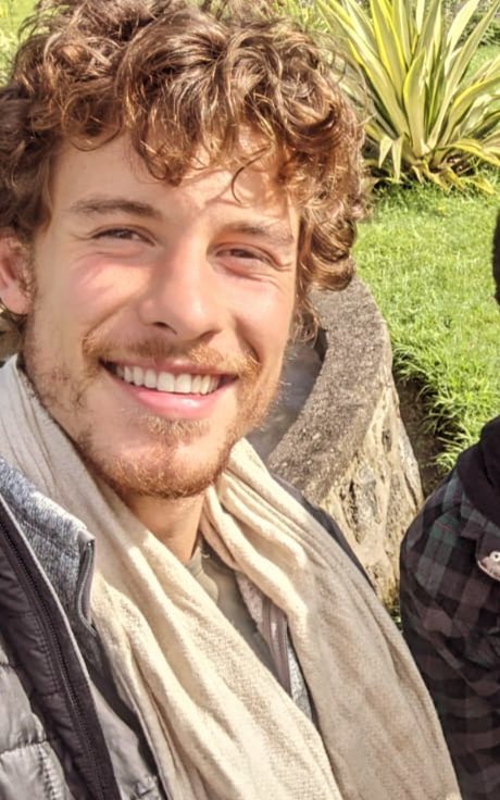 wonzdvr's tweet photo. o shawn todo lindinho e feliz vivendo a vida dele fora dos holofotes e a gente vivendo de migalhas dele não aguento essa vida https://t.co/s6UGjy95zu