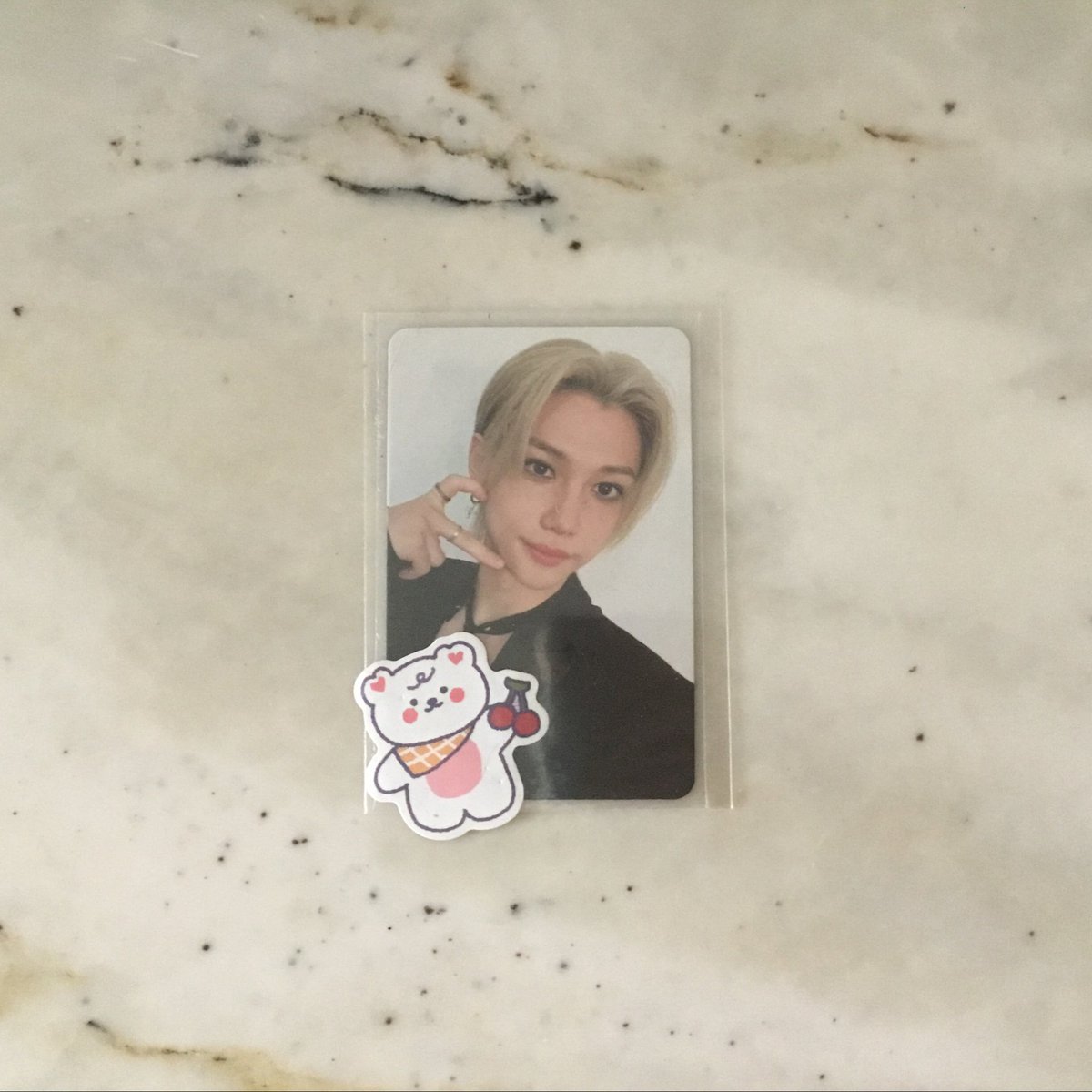 rockthwiss's tweet photo. feedback positivo para @hyunlixsunshine ! quw me enviou esse felix gatuxo, veio tudo embalado certinho e protegido, eu adorei ! https://t.co/zMhemGvMK2