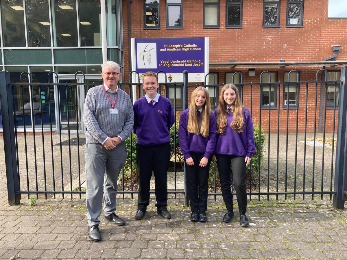 TCC Young Leaders from St Josephs met this week with Councillor Phil Wynn to discuss our #NoHungryLearners campaign - many thanks for taking the time to engage with us on this vital issue. tcc-wales.org.uk/no-hungry-lear…