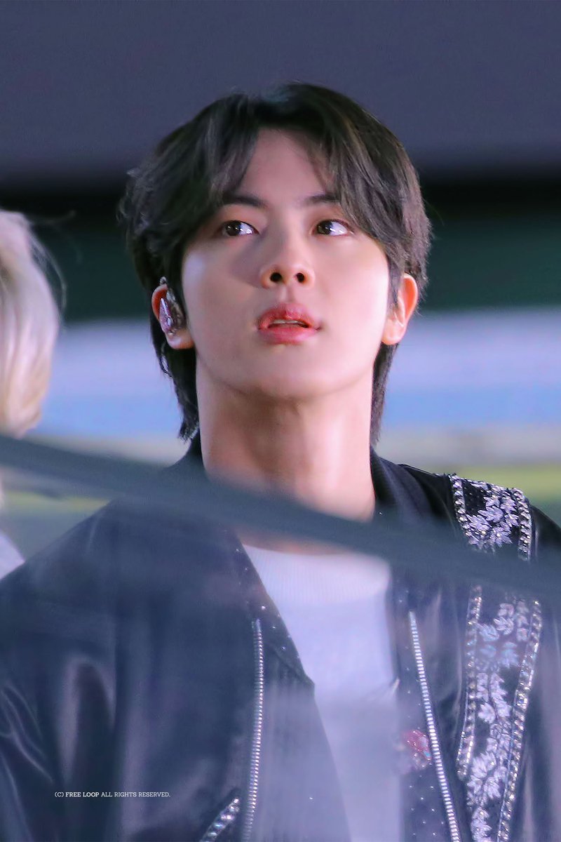 Seokjinpicss's tweet photo. only him https://t.co/1s7pjQ4qbR
