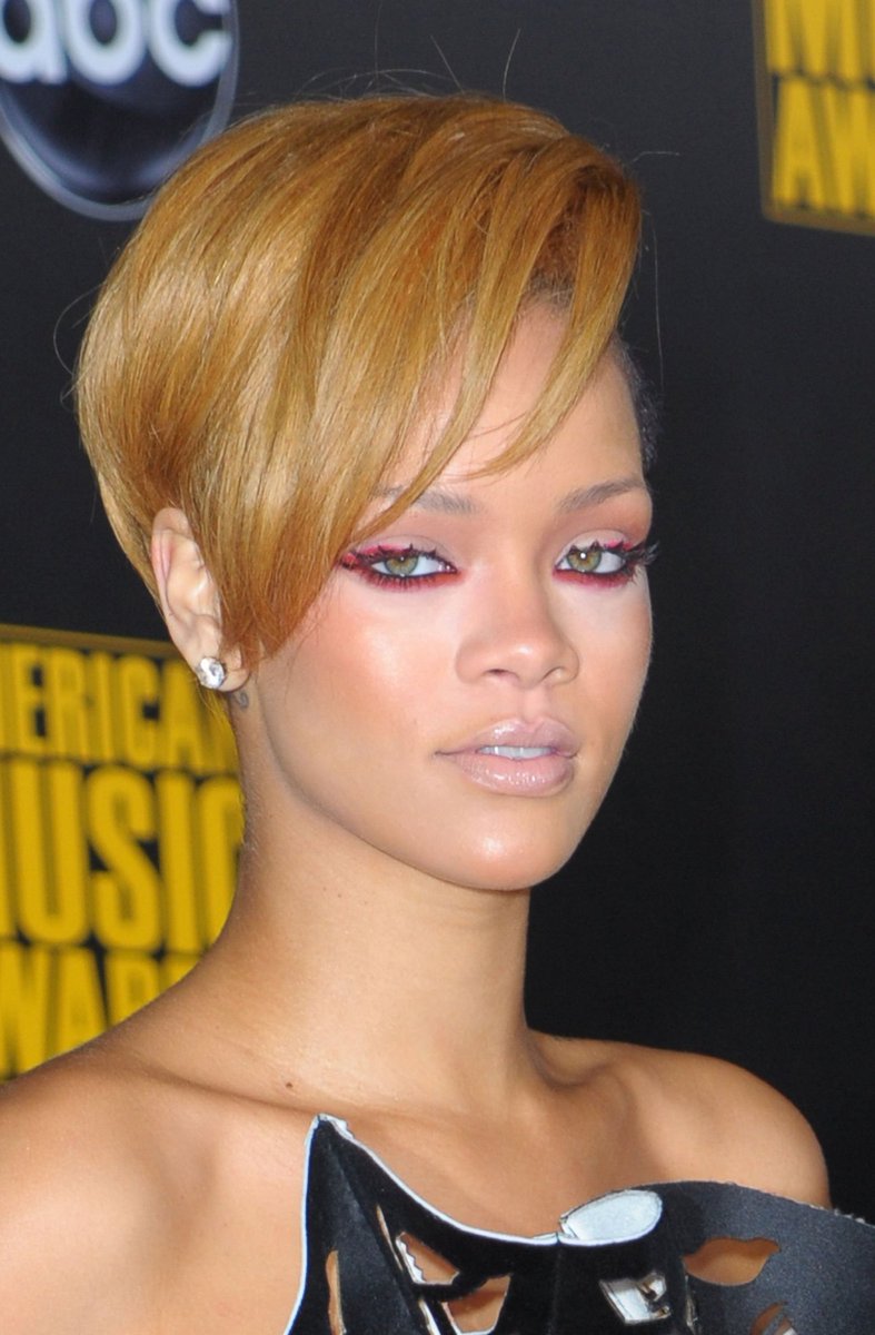 Heere4B's tweet photo. 🙈🙈 #concert #song #rihanna #hollywood #musician #metgala #MetGala #MELTAWF  
Source: https://t.co/U6v1L7InH7 https://t.co/mvUG1XtzsS