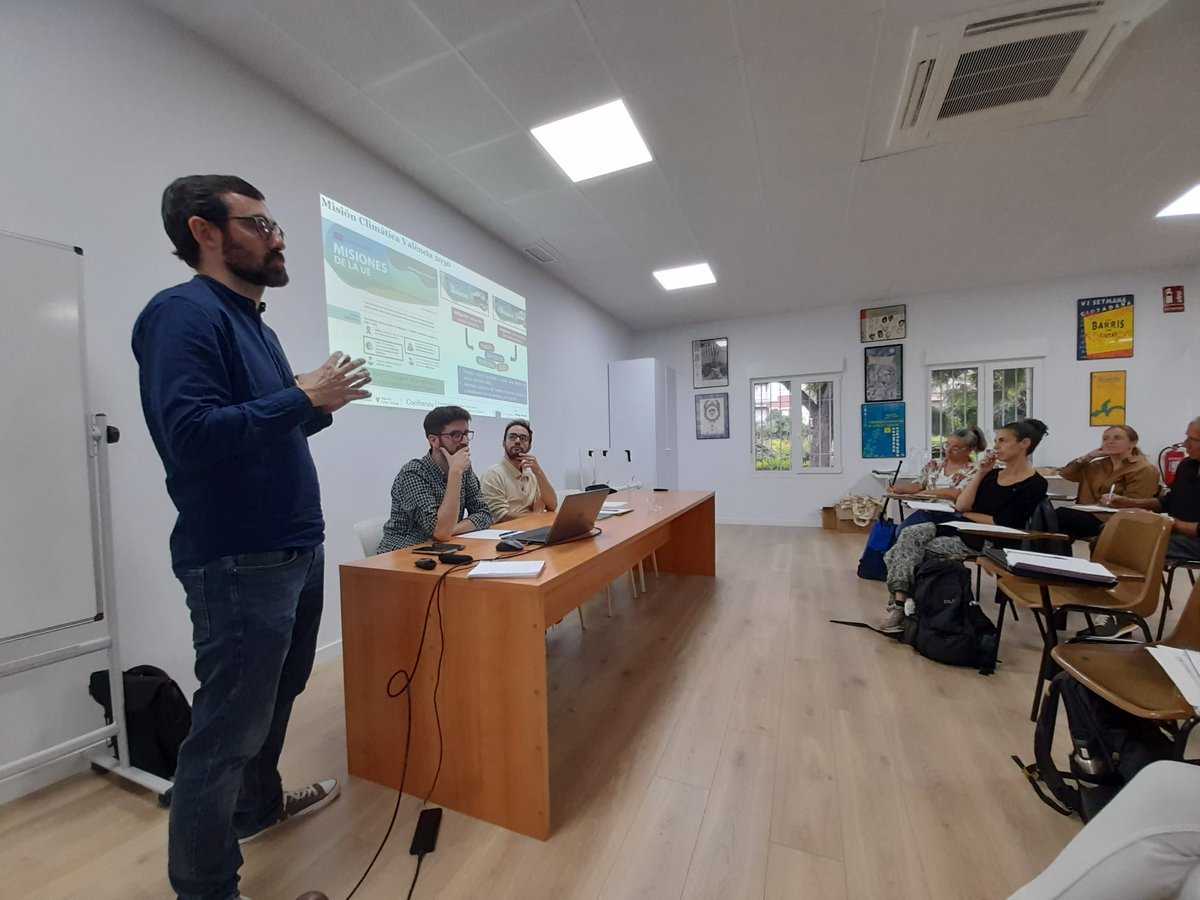 vlcsostenible's tweet photo. En Oficina de l'Enegia de l'@AjuntamentVLC  Formación "Adaptación al calor y lucha contra la pobreza energética"  Proyecto #CoolTuraTE 🤗Gracias
@aeioLuz @ValenciaCaritas
@heat_UPM  @EPAH_EU @Ecoserveis 

¿Te interesa? https://t.co/8xlU1FIUoz https://t.co/zTAjOhEMYy