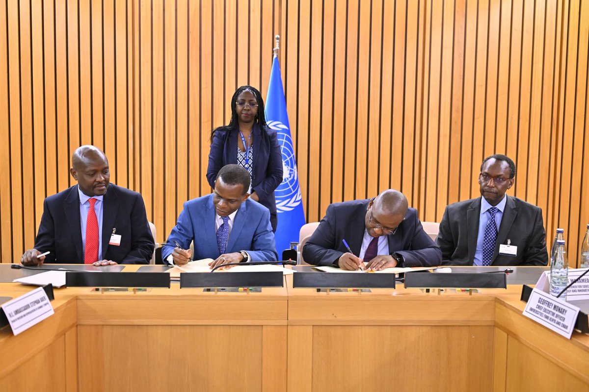 DeKUTkenya's tweet photo. He gave a status report on the development of the Physical Hub of East Africa, including the origin website, which is now live at https://t.co/LplBBFmEGN

#OriginResearch #EntrepreneurialUniversities #ResearchAndDevelopment #AfricaInnovation https://t.co/vAFpd3EK89