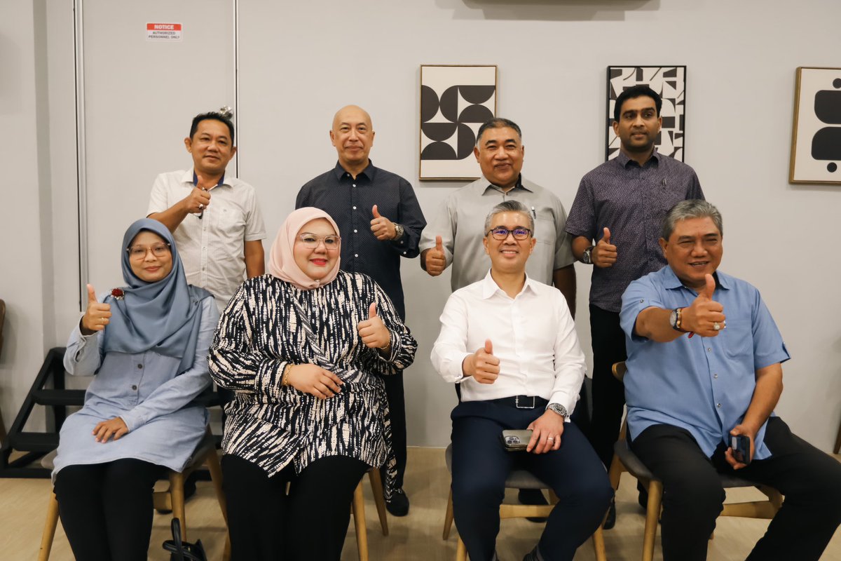 Walaupun sebulan dua ini jadual saya padat dengan pelbagai program untuk menarik pelaburan, namun  saya up-to-date dengan perkembangan dan berita terbaru di kawasan Kota Raja kerana barisan pengurusan UMNO Bahagian Kota Raja sentiasa memaklumkan aktiviti yang dibuat UMNO Bahagian