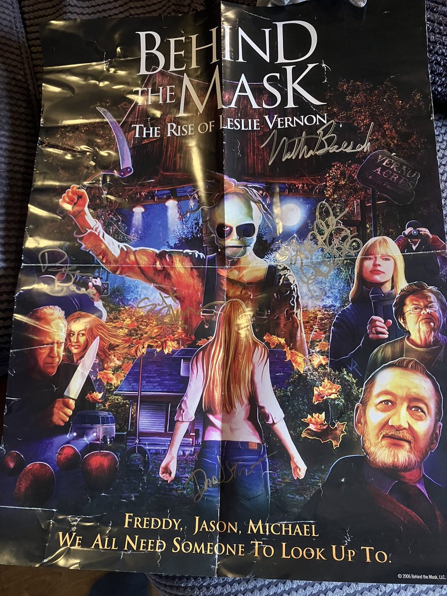 druid_cat's tweet photo. I am absolutely beyond touched by today’s post. Thankyou, @LeslieVernon 🖤🖤🖤 Not only have I wanted to read this prequel for years, but this is actually my for-real first signed movie poster!

So very grateful ❤️

Everyone - go look up Leslie’s amazing movie! https://t.co/cWh6M9peli