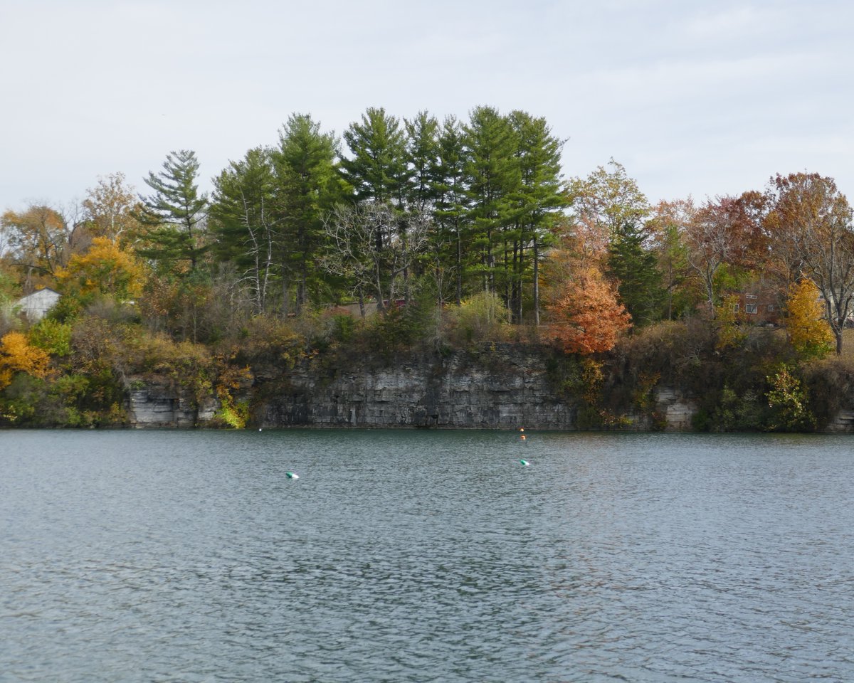 NaturalSprings1's tweet photo. Even in the chill of fall, the lake is so stunning! We hope you are taking advantage of these gorgeous fall colors here in Ohio! https://t.co/kjmMzQO7Dr