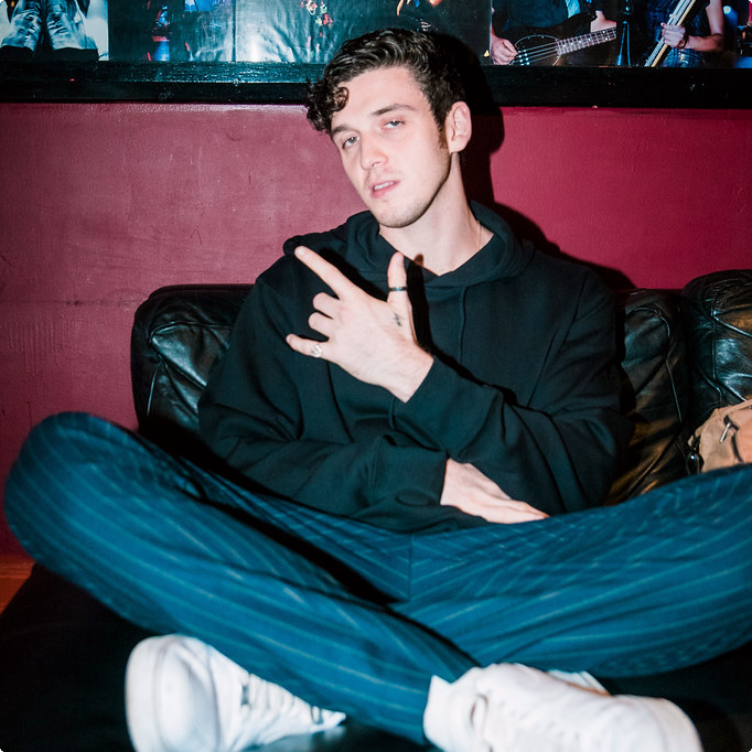 The blue curtain has closed on the #BlueBoyTour! TY to all my luvrs who came to see me on my first headlining tour in Europe &amp; North America! I will be continuing the tour with <a href="/RomanGraham/">Roman</a> in Asia &amp; Oceania to cap off the year! So grateful for this moment and what's coming! 🩵💙