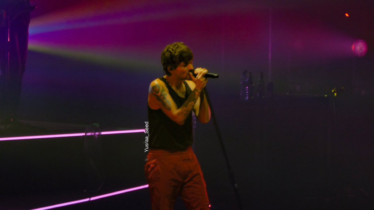 YusraaSeed's tweet photo. Just some pictures I took of Louis in Amsterdam last sunday❤️ Shot with Panasonic Lumix DC-TZ95D #FITFAmsterdam #fitfworldtour #LouisTomlinson #ZiggoDome https://t.co/JNFoTc3R6b
