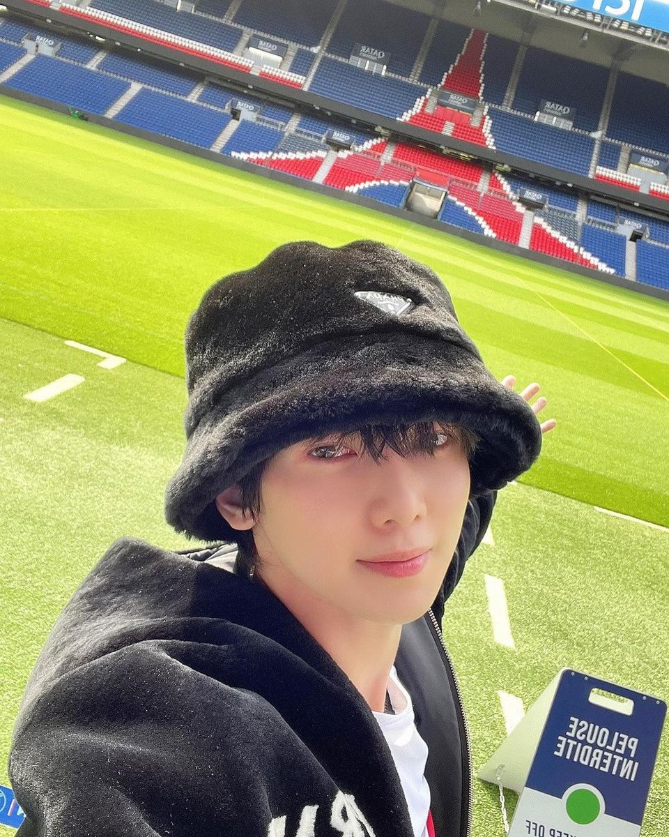 yungisanglog's tweet photo. puppies spotted at paris saint-germain <3

★ #YUNHO #윤호 #YEOSANG #여상
#ATEEZ #에이티즈 https://t.co/bfAAjaG4Cf