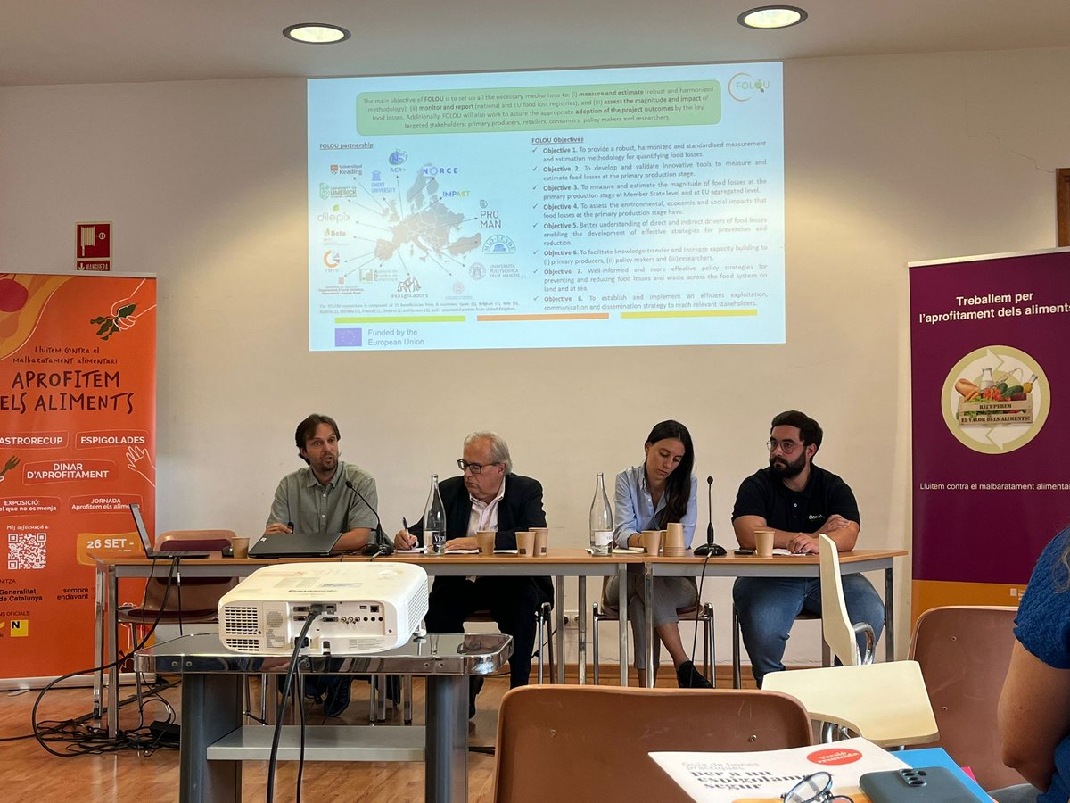 BETA_TechCentre's tweet photo. Moltes gràcies per la oportunitat de ser a la VII Jornada de Prevenció de pèrdues i malbaratament alimentari que s'ha fet avui a #Reus! 🥔🥬

▶️ Hem pogut parlar del que s'està fent per a reduir l'impacte de les pèrdues alimentàries al sector primari en el projecte @FOLOU_eu. https://t.co/uv2qjlznDd