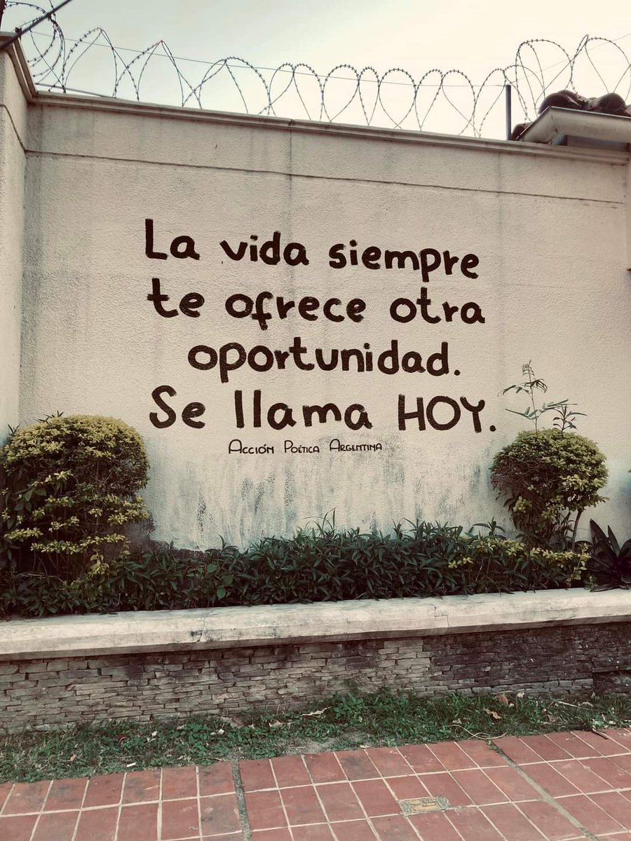 Buen díaaa!!!
Aquí vamos una vez más...
#FelizMartes para tod@ss!! ✨