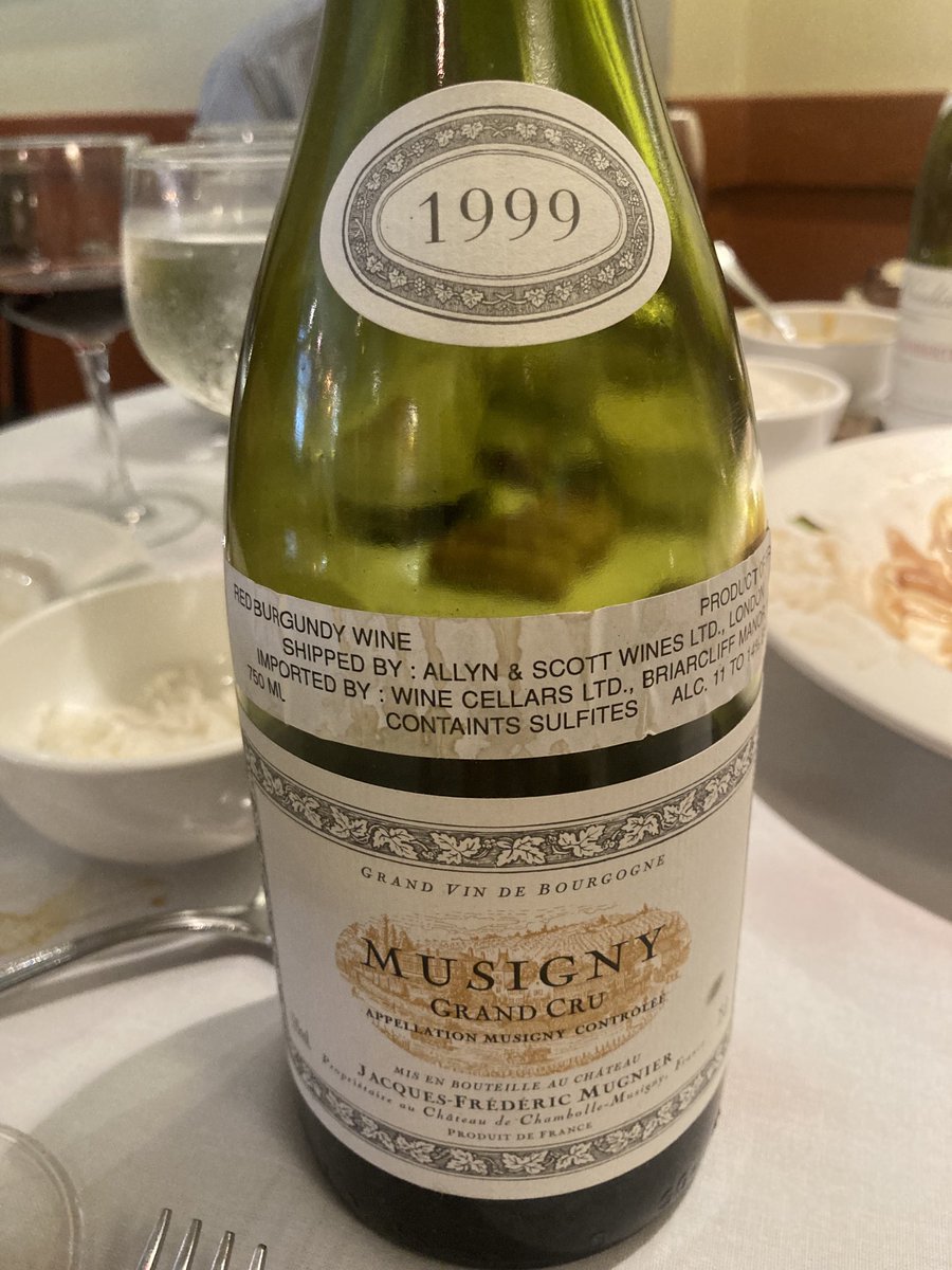 DoliverosDaniel's tweet photo. Show stopping #Burgundy,a near perfect #PinotNoir by Maestro #FredericMugnier,99 #Musigny deep ruby,Heavenly aromas of fraise de bois,Chambord,hand crushed wild raspberries,malt,dark chocolate,cherry compote,chanterelles,all wrapped in fine oak,Chanel elegance,simply immortal,WOW https://t.co/sbLzurFGS1