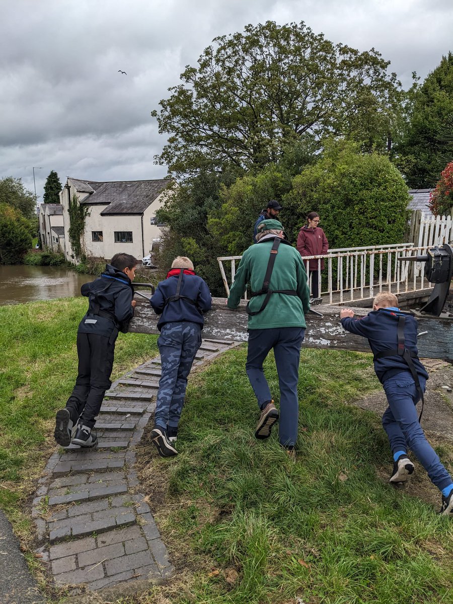 Heswall Sea Scouts taking part in the #BigPlasticPickup earlier this month, they also successfully learnt to operate locks safely
Massive thanks to @WCNTrust