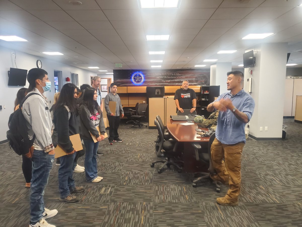 SAVA_Charter's tweet photo. Public Safety students spent a day at the U.S. Marshal's office!
#savacharter #loveteachguide #gcccharters #gcclevelup #elevateourimpact @GCC_Charters https://t.co/0xPfIeMIDL