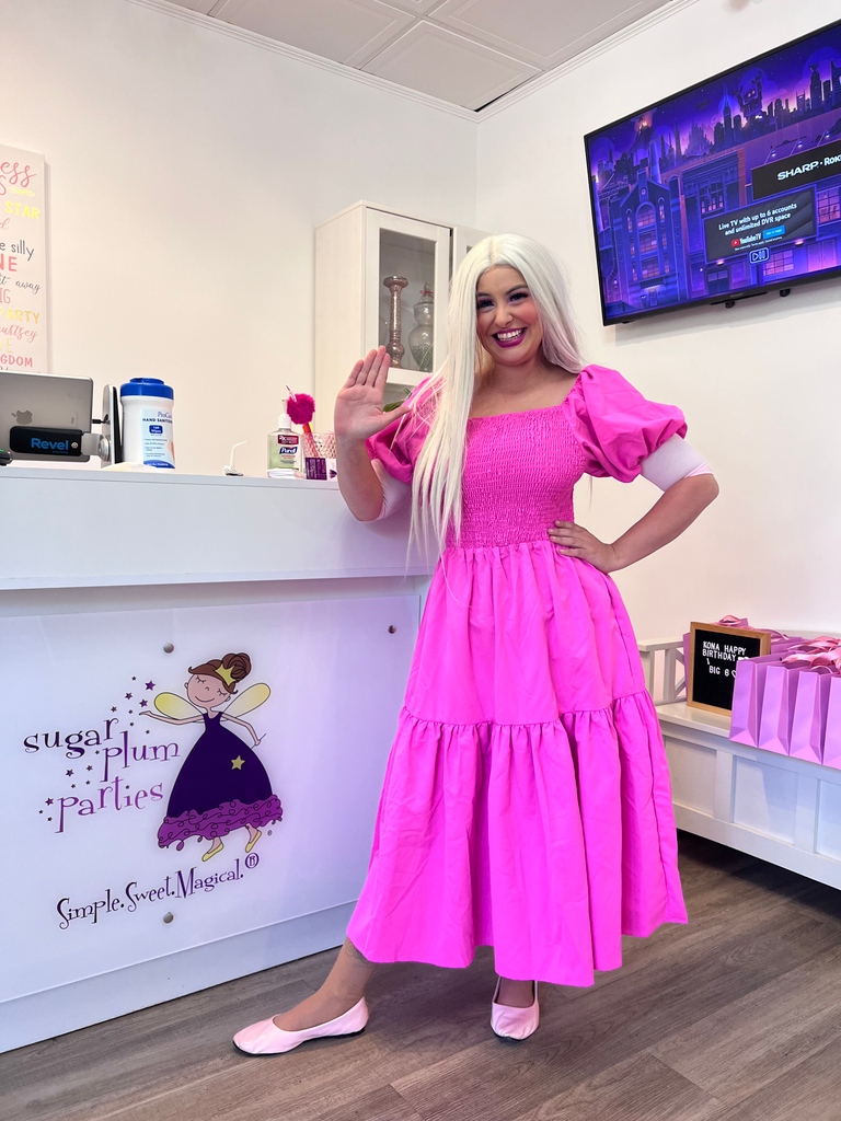 Our Fashion Doll had so much fun at Sugar Plum parties for Cora's birthday party! Did you know we also visit venues as well as private residences?  Invite one of our characters to be the perfect surprise for any little fashion diva's party.  #westportct #westportmoms