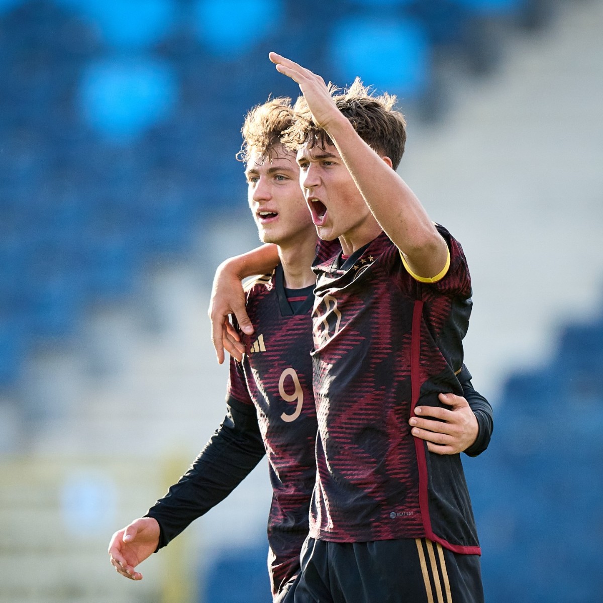 DFBNachwuchs's tweet photo. Dreimaliges Comeback nach Rückstand und Punkteteilung zum Abschluss der 1️⃣. Runde in der EM-Qualifikation für unsere #U19 🤝
3️⃣ Spiele, 7️⃣ Punkte? ✔️
Gruppensieger? ✔️
Dadurch in der Eliterunde der EM-Quali, die 2024 ausgespielt wird? ✔️
#HERZZEIGEN 📸 DFB/Getty Images https://t.co/vE6ftZssv5