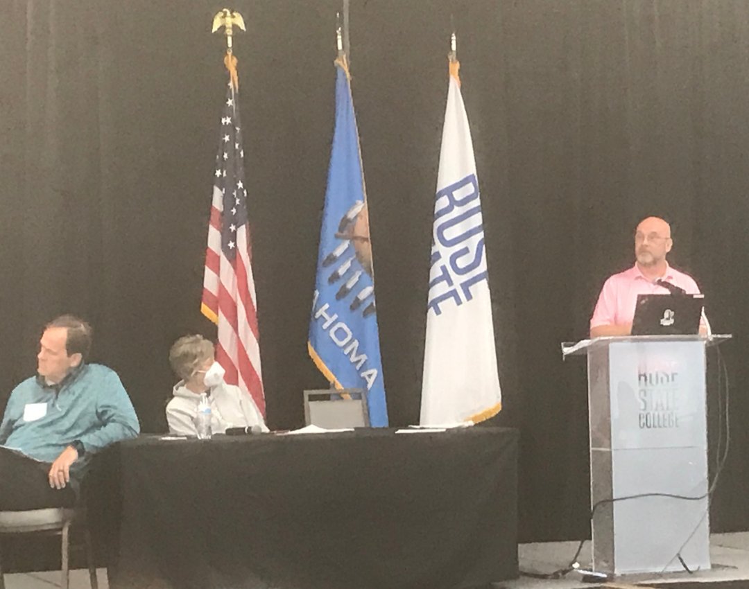 railstotrails's tweet photo. It was an honor to attend the Oklahoma Bike Summit and to have #TeamRTC's Senior Strategist for External Relations Ken Bryan give the keynote presentation!

It was great learning from fellow experts + elected officials, including @CityofEdmond Mayor Davis &amp; State Rep. Mike Osburn https://t.co/MonqiWkuLe