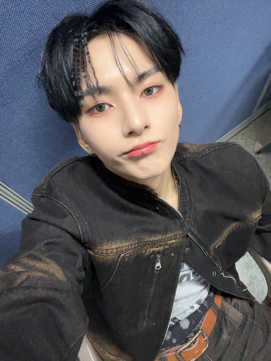OdeBrasil's tweet photo. 📸|Atualização no 🫧🦊!! [161023]
Por que eu finalizei bem a rádio~~ https://t.co/KNQOARcL1F