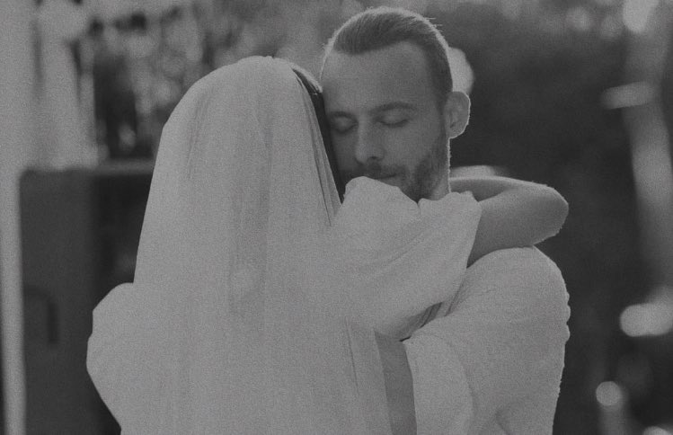 salmart31124's tweet photo. @Ammohamed969103 @KeremBursin @HandeErcel o an dünyada onlardan başka kimse yokmuş gibi🥺🖤 https://t.co/jgFpebm0xL