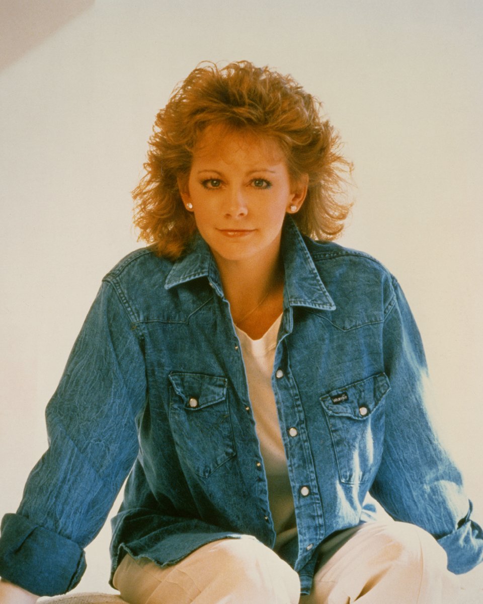 countrymusichof's tweet photo. Country Music Hall of Fame member @Reba McEntire has sixty Top Ten @Billboard Hot Country Songs chart hits and more #1 country albums than any other female artist. She's won CMA Female Vocalist of the Year four times and earned three Grammys.

Read more:
https://t.co/MCDQiVjoMk https://t.co/KrDP43nv04