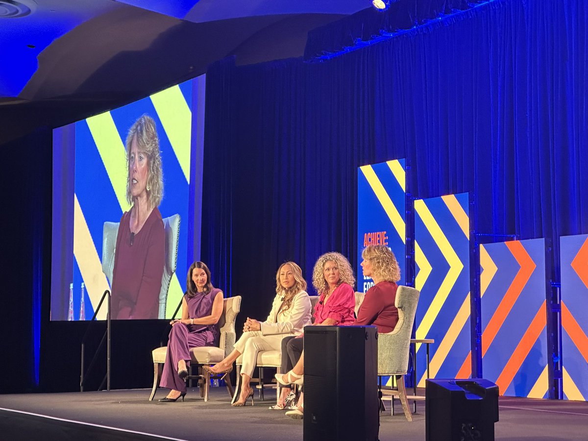 ChelseaBall08's tweet photo. This stellar advisor panel sharing their toolbox of systems and best practices that effectively enhance their practice - ex: CFO Solutions, Paraplanning, Redtail #LPLAchieve https://t.co/JQMoZXq2VJ
