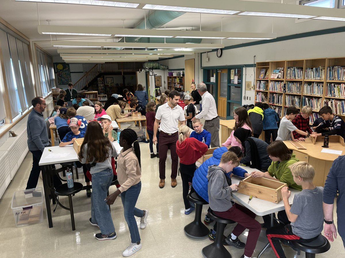 WinstonPSLDSB's tweet image. Happening NOW! Our partnership with @QueensEduc in vermicomposting &amp;amp; our worm box #STEM project build is today! Targeting the @UN Sustainable Development Goals one red wiggler at a time 🪱🍌#compost #vermiculture #innovation @LimestoneDSB