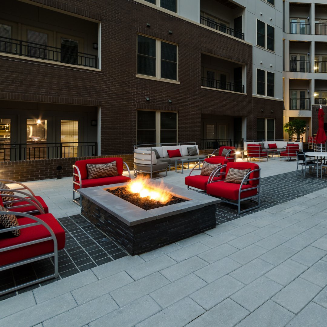 MallorySqApts's tweet image. Fall into coziness 🔥 There's nothing like the crisp autumn air at our outdoor lounge to make your evenings unforgettable. Grab a blanket, a cup of cocoa, and let the conversations begin 🍂
▪️
▪️
#RockvilleApartments #mallorysquare #fallbliss #apartmentliving