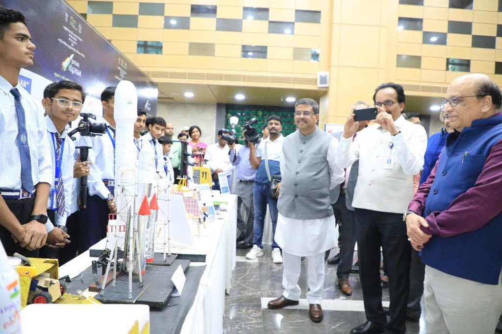Dharmendra Pradhan tweet media