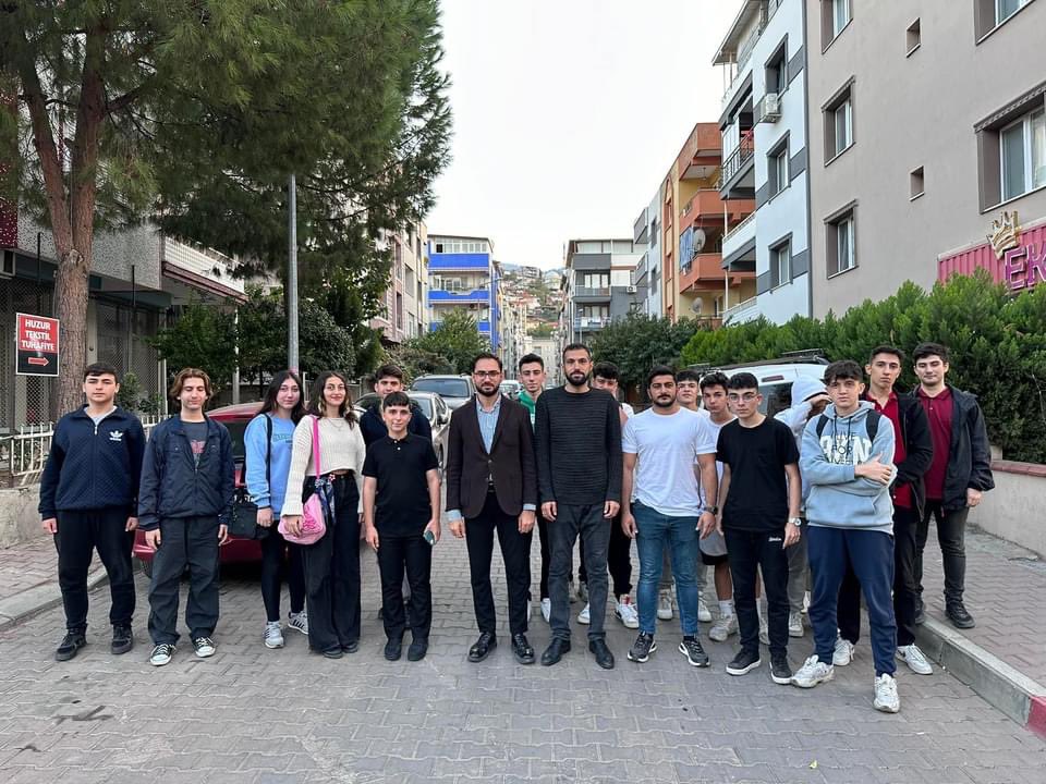 İlçe Başkanımız Yavuz Yılmaz, Yeni Seçmen Başkanlığımız tarafından düzenlenen Şehit Halil Kantarcı Anadolu İmam Hatip Lisesi teşkilatımız ile bir araya gelerek sohbet etti. 

Yerel seçimlerde AK Belediyecilik Meşalesini AK Gençlik ile yakacağız 😎🚀