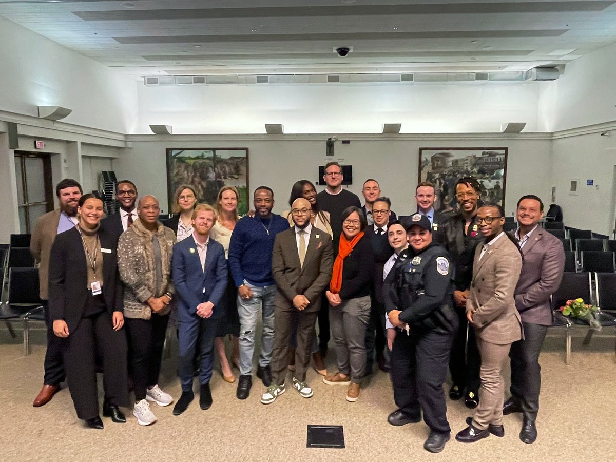 impulsegroupdc's tweet image. Big news! 🎉 Last night, our President, Terrence Ford, was officially appointed and sworn in to serve on DC Mayor Muriel Bowser's Advisory Committee to the Office of LGBTQ Affairs! 🏳️‍🌈  

#LGBTQLeadership #DistrictOfPride #Pride365 #WeAreImpulseDC @EZBreezyT @DCLGBTQ