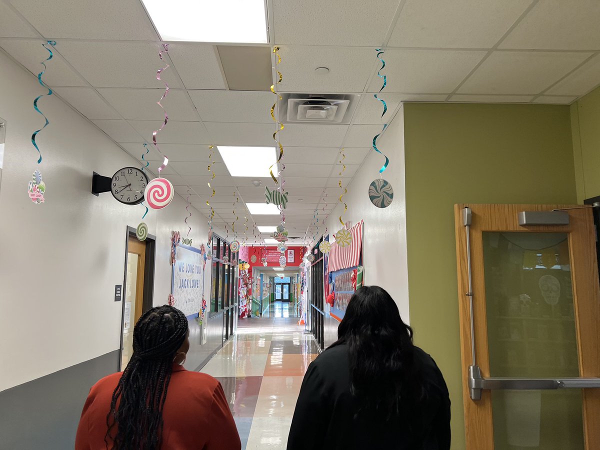 JackLoweSrES's tweet photo. Mrs. Joy Campbell, Director of Partnerships CCG, has joined our campus to serve as Principal for a Day! @SHARDEECRYSTAL @DallasISDSupt @RyanZysk @THuittDISD @DanforDISD @SBarrios_DISD @conradschools #everythinginexcellence #outstandingowls https://t.co/O66oJlDhx1