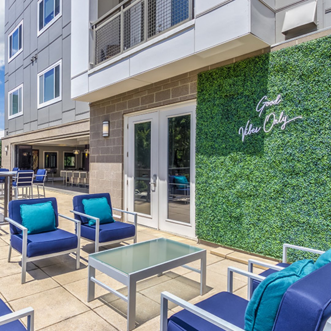 EndSilos's tweet image. Fall into coziness 🔥 There's nothing like the crisp autumn air at our outdoor lounge to make your evenings unforgettable. Grab a blanket, a cup of cocoa, and let the conversations begin🍂
▪️
▪️
#CharlotteApartments #silossouthend #fallbliss #apartmentliving