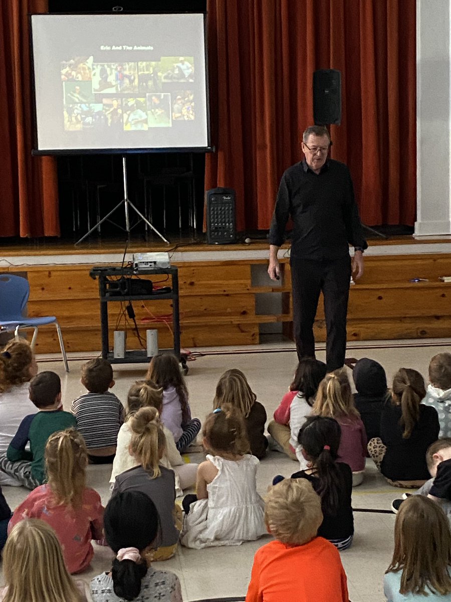 LisaConway17's tweet photo. An #AWESOME morning of presentations to @walzad K to 8 students by #CanadianAuthor @EricRWalters π€©π @RCDSB #SoManyBookToReadSoLittleTime https://t.co/gI1yZosr8z