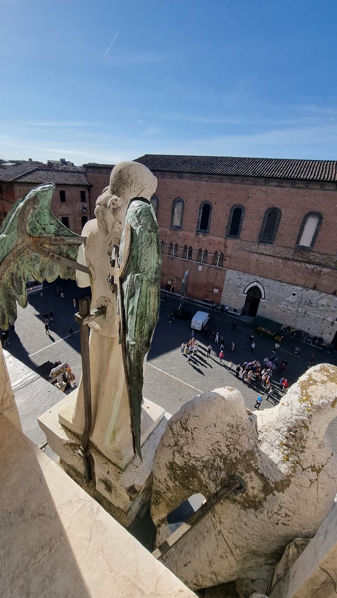 Today we visited Siena again with @fluffle_the and visited the inside and rooftops of the beautiful Duomo #bigjohninitaly2 #Toscana #Siena #Italy