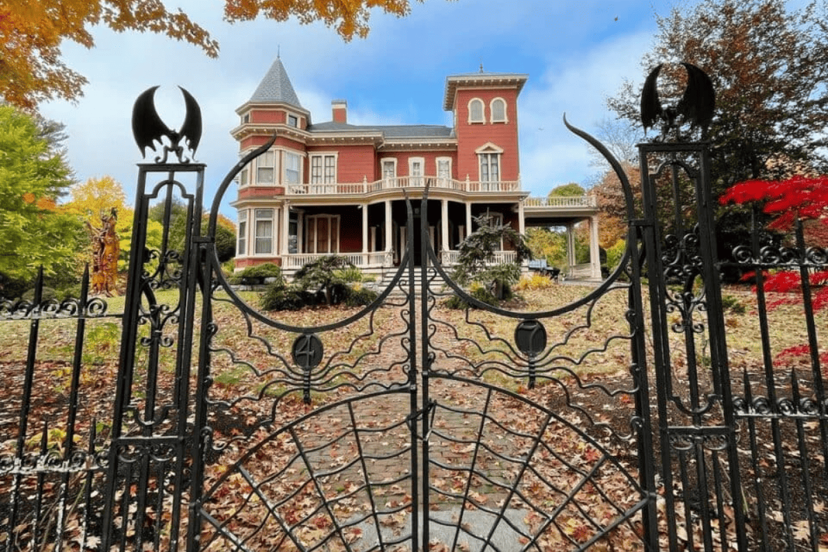 VisitMaine.net tweet media