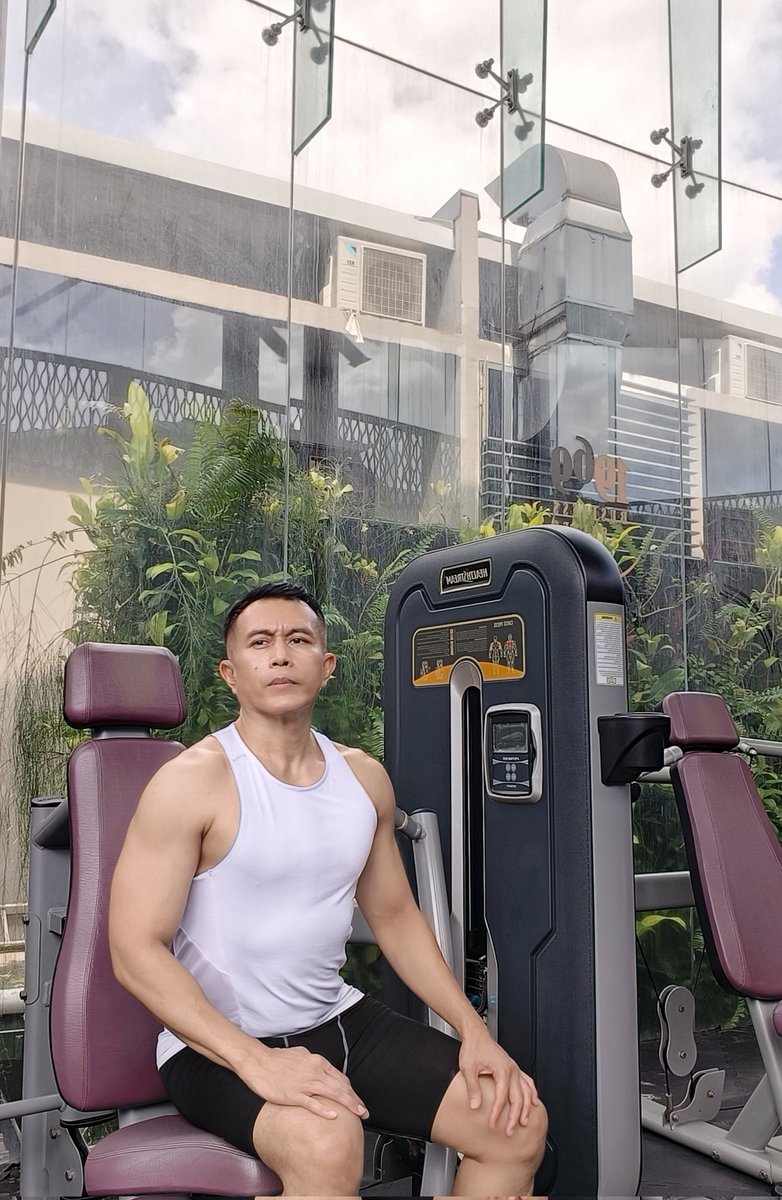 AbangOmar's tweet photo. exercise &amp; workout hacks on my holiday.

#gymstudio #exercise #workout
#cuticutiipoh #holiday #vacay
#fitforfitness #fitnessfreak
#healthiswealth #fitnesslove
#fitnesslifestyle #fitlife
#1969businesssuites https://t.co/qFGt1szznt