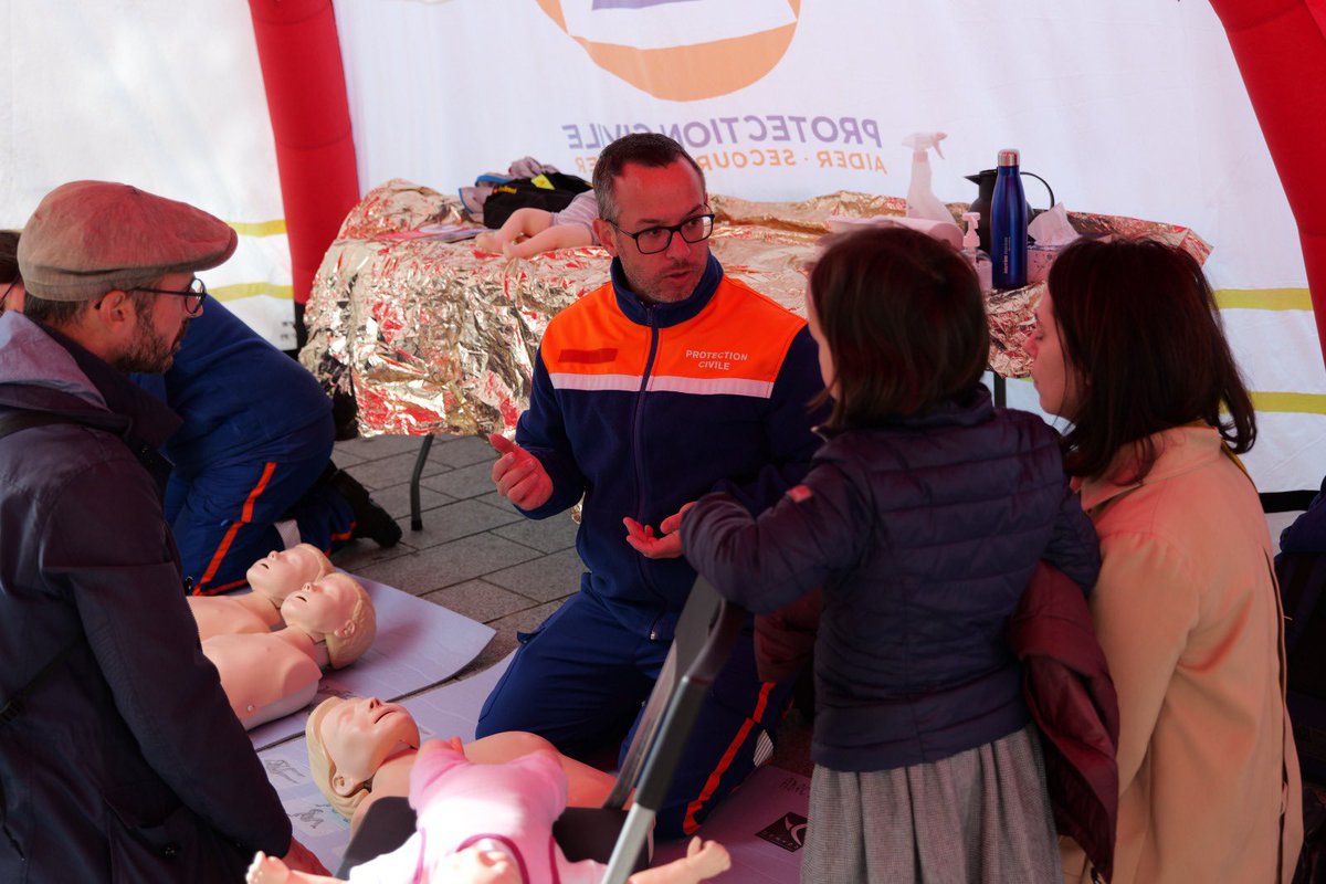 ProtecCivile35's tweet photo. 🚑 | #JournéedesPremiersSecours

Ce Samedi 14 Octobre, en partenariat avec @metropolerennes, du @SDIS35officiel, du #SAMU35, du #CESU et des autres associations de @SecCivileFrance, nous avons participé à la journée des premiers secours. [1/3] https://t.co/0jTRXpcBfw